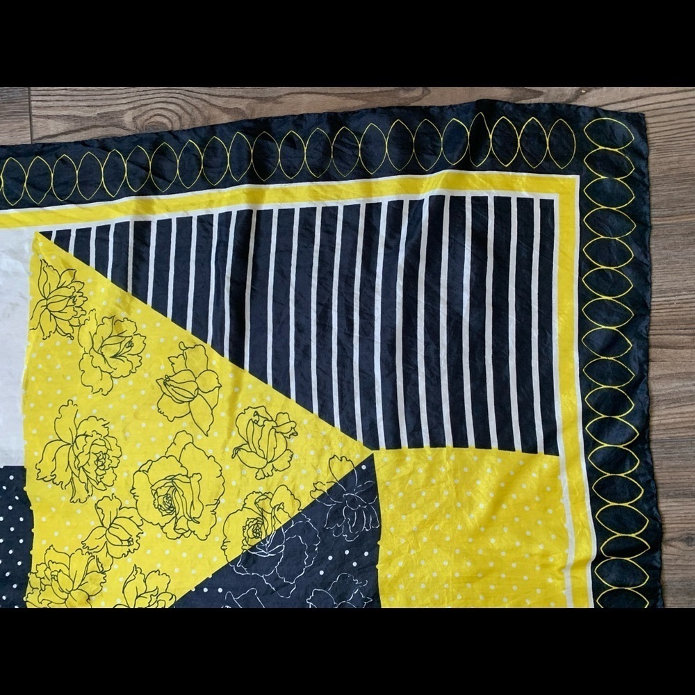 Scarf - Picture 2 of 5